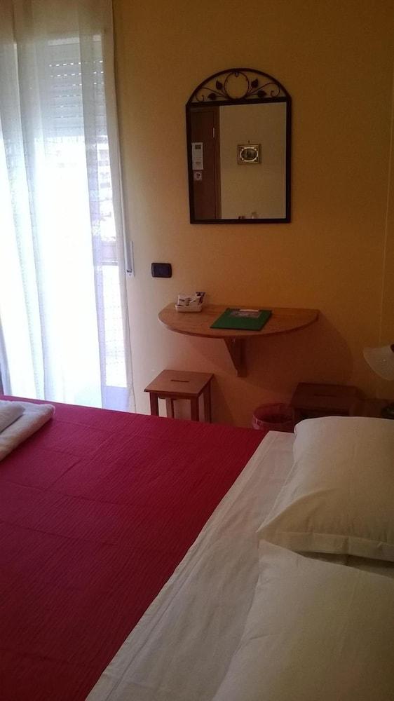 B&B Villa Dante - Policlinico メッシーナ エクステリア 写真